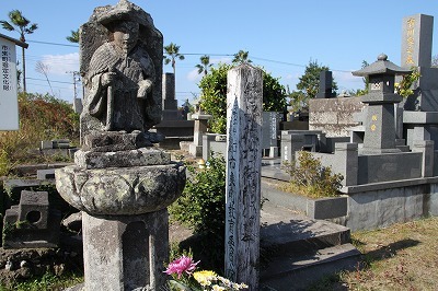 孝子徳右衛門の墓2